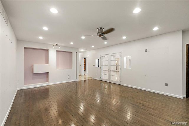 2612 Cove Lane, West Bloomfield Charter Township, MI 48323