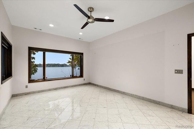 2612 Cove Lane, West Bloomfield Charter Township, MI 48323