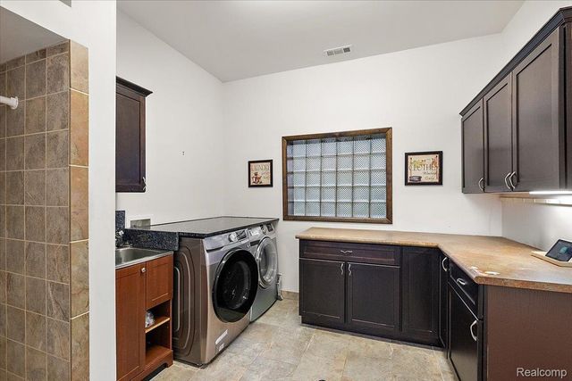 2612 Cove Lane, West Bloomfield Charter Township, MI 48323