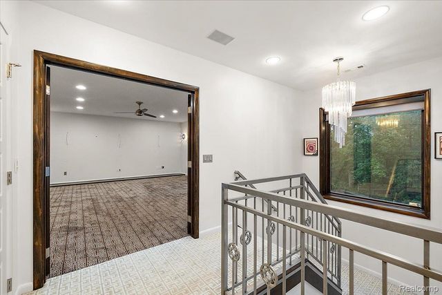 2612 Cove Lane, West Bloomfield Charter Township, MI 48323