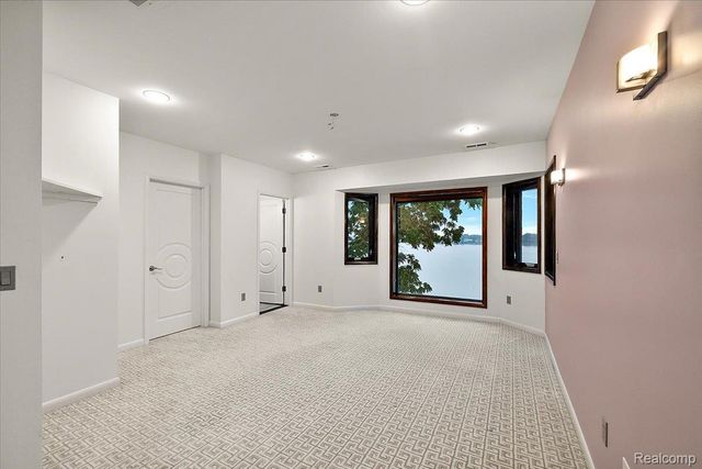 2612 Cove Lane, West Bloomfield Charter Township, MI 48323