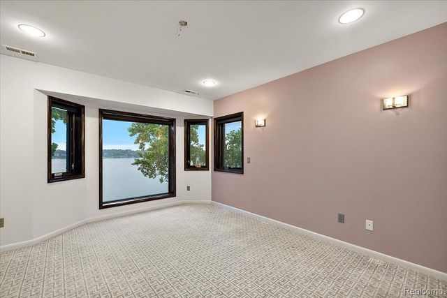 2612 Cove Lane, West Bloomfield Charter Township, MI 48323