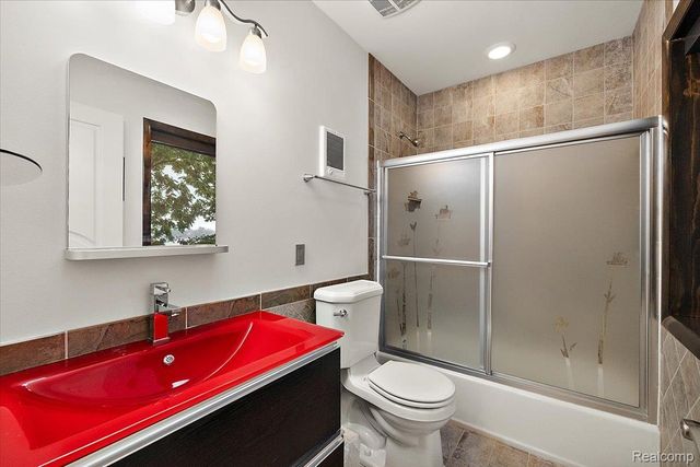 2612 Cove Lane, West Bloomfield Charter Township, MI 48323