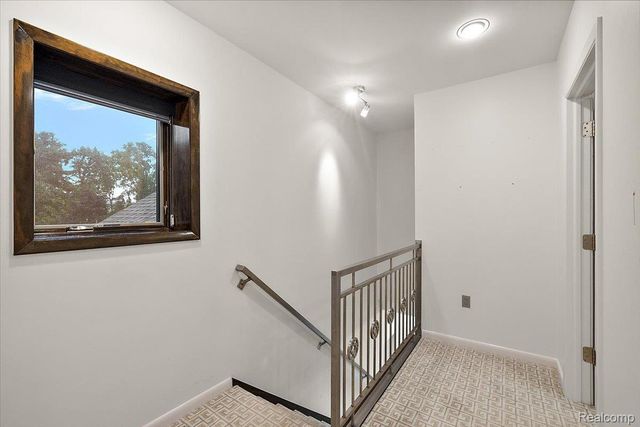 2612 Cove Lane, West Bloomfield Charter Township, MI 48323