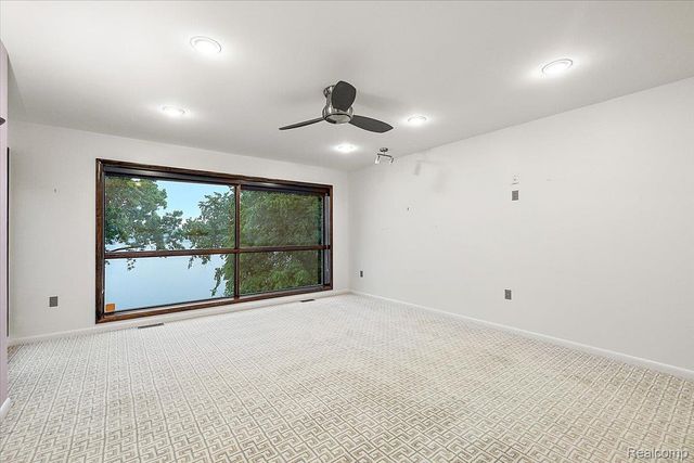 2612 Cove Lane, West Bloomfield Charter Township, MI 48323