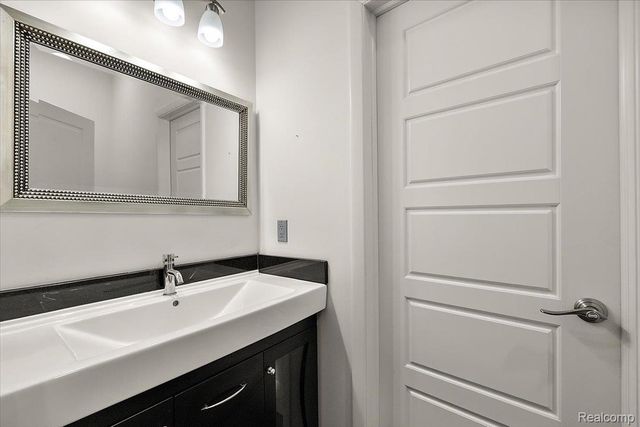 2612 Cove Lane, West Bloomfield Charter Township, MI 48323