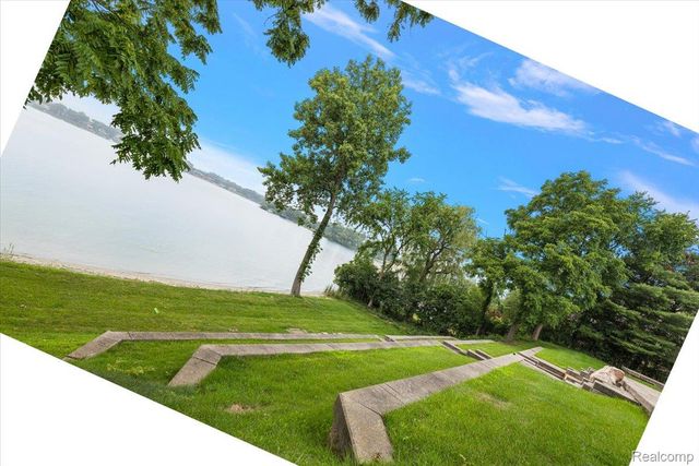 2612 Cove Lane, West Bloomfield Charter Township, MI 48323