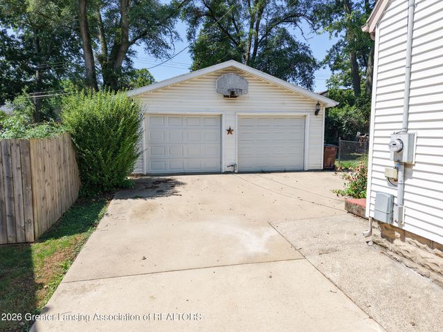 623 Harriet Avenue, Lansing, MI 48917