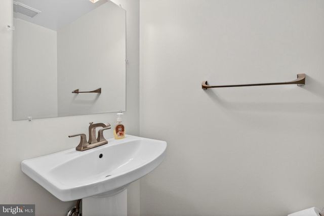 19636 CLUB LAKE RD, Montgomery Village, MD 20886