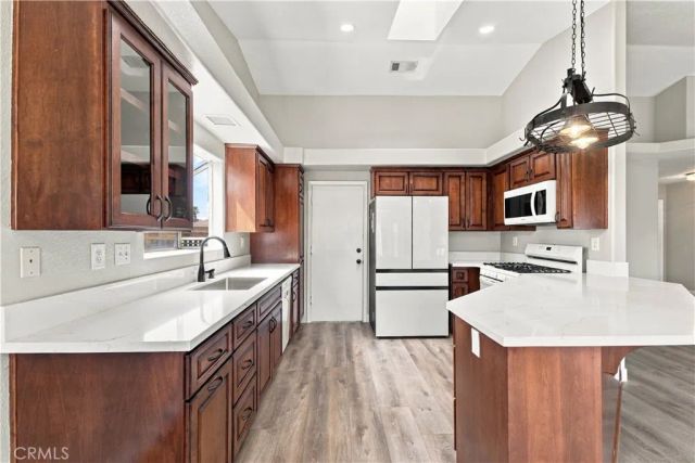 233 Castle Court, San Jacinto, CA 92583