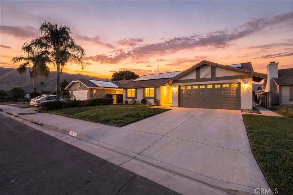 233 Castle Court, San Jacinto, CA 92583