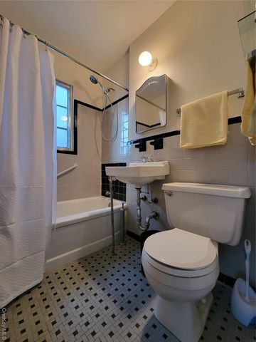 22754 Murdock Avenue, Queens Village, NY 11429