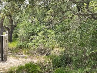 342 Whispering Woods Dr, Rockport, TX 78382