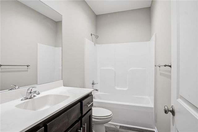 10202 Siena Drive, Peculiar, MO 64078