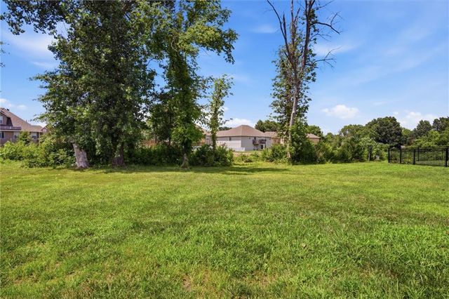 10202 Siena Drive, Peculiar, MO 64078