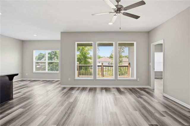 10202 Siena Drive, Peculiar, MO 64078