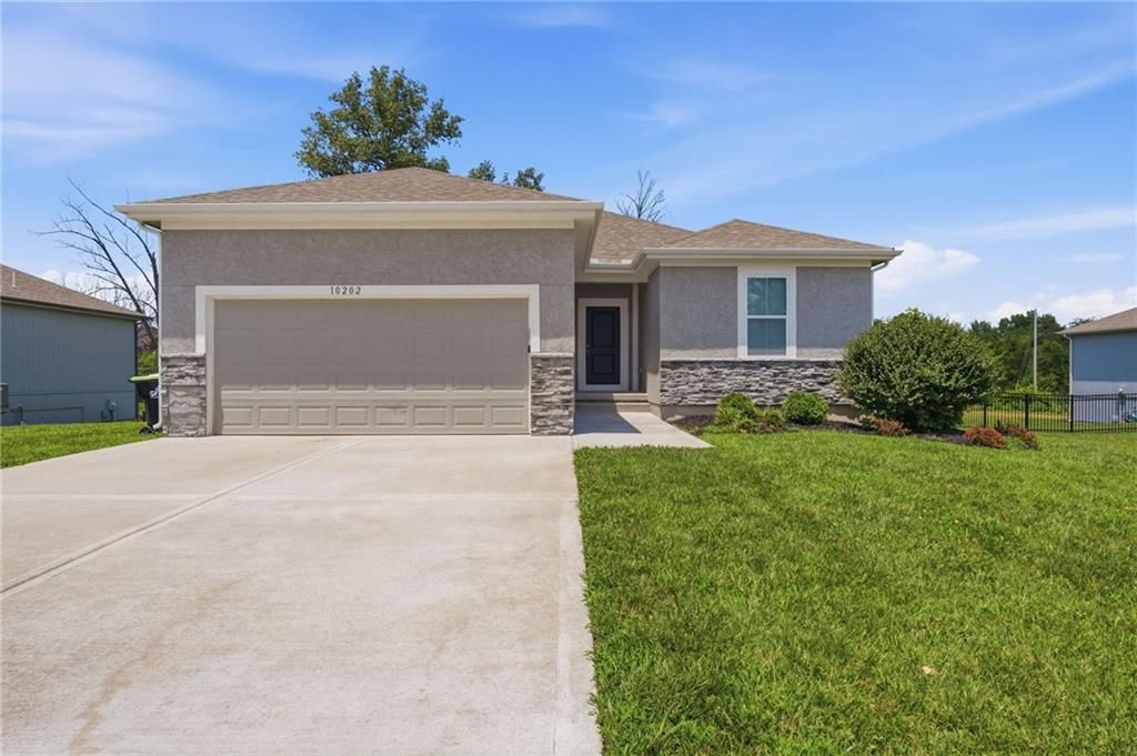 10202 Siena Drive, Peculiar, MO 64078