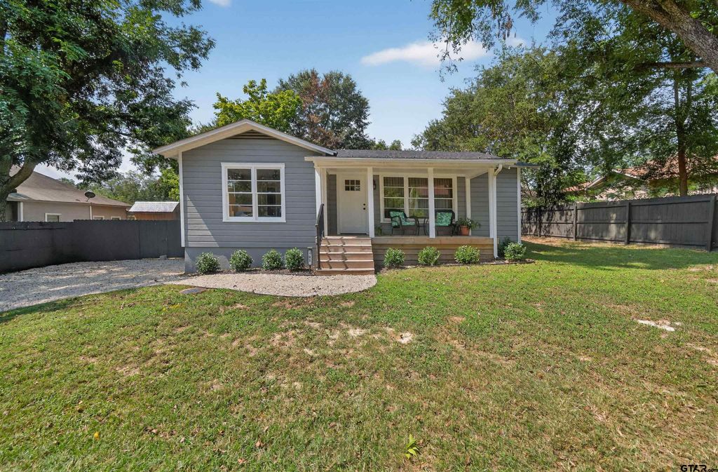 105 Holcomb, Frankston, TX 75763