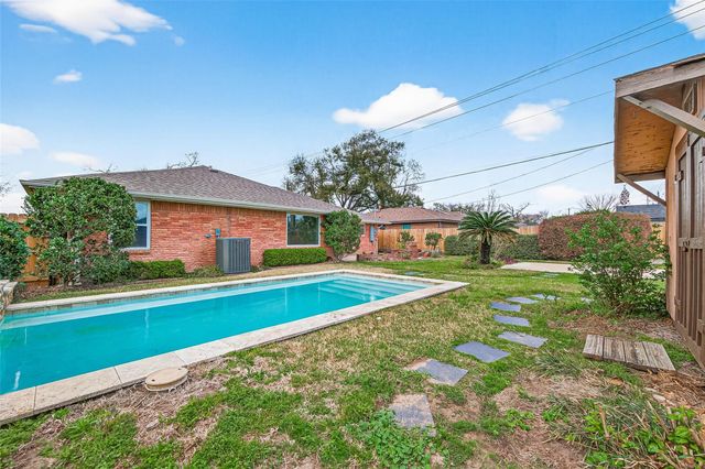 1506 Foxwood Road, Houston, TX 77008