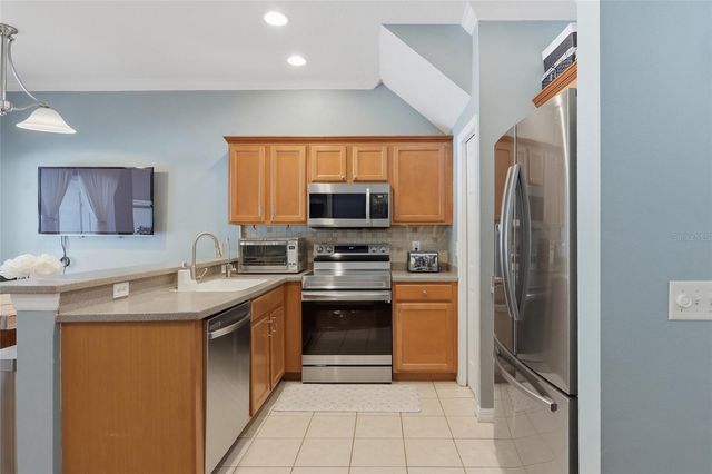 542 BLACK LION DRIVE NE, St Petersburg, FL 33716