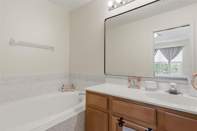 542 BLACK LION DRIVE NE, St Petersburg, FL 33716
