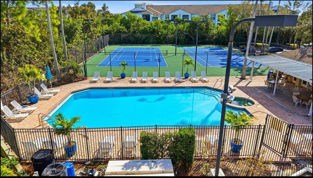 542 BLACK LION DRIVE NE, St Petersburg, FL 33716