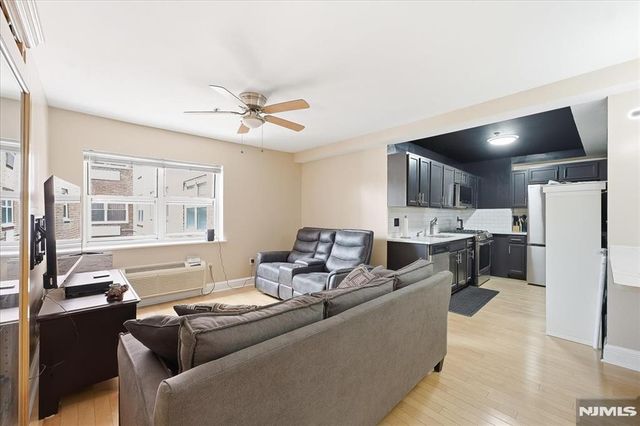 70 S Munn Avenue 408, East Orange, NJ 07018