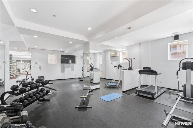 70 S Munn Avenue 408, East Orange, NJ 07018