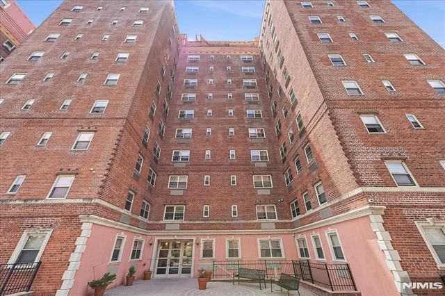 70 S Munn Avenue 408, East Orange, NJ 07018
