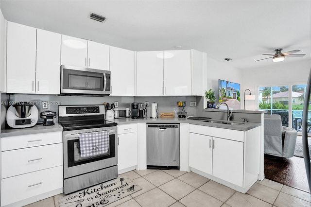 4102 Sapphire Ter, Weston, FL 33331