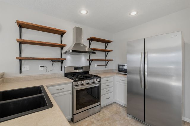 5113 NE Ledgestone Court, Ankeny, IA 50021