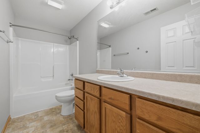 5113 NE Ledgestone Court, Ankeny, IA 50021