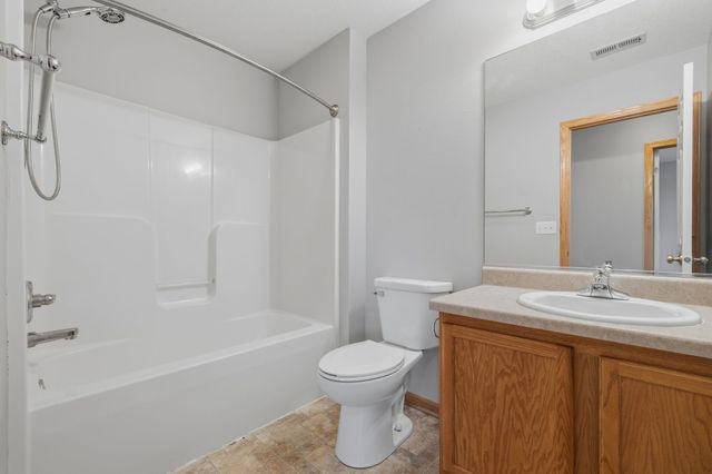 5113 NE Ledgestone Court, Ankeny, IA 50021