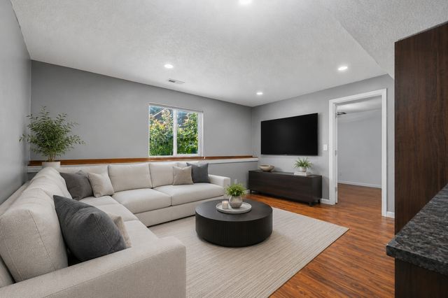 5113 NE Ledgestone Court, Ankeny, IA 50021