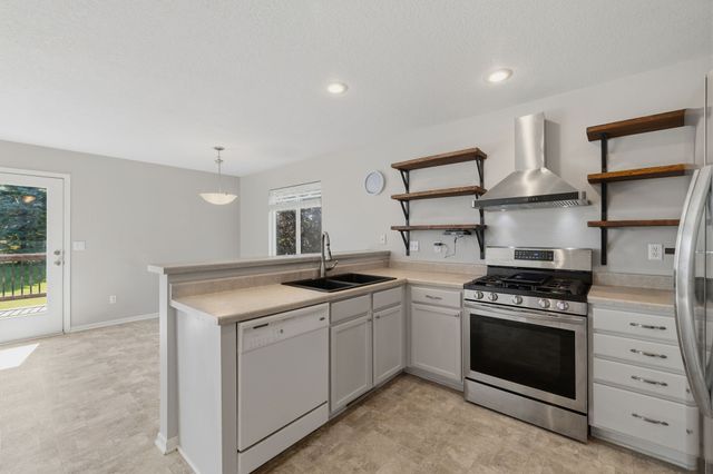 5113 NE Ledgestone Court, Ankeny, IA 50021