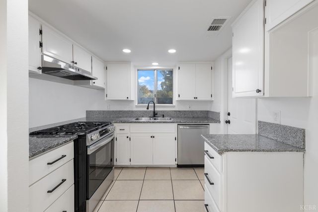 228 E Harold Court, Visalia, CA 93291