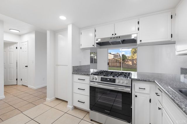 228 E Harold Court, Visalia, CA 93291