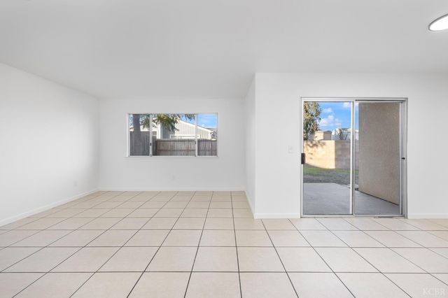 228 E Harold Court, Visalia, CA 93291