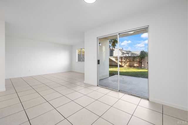 228 E Harold Court, Visalia, CA 93291