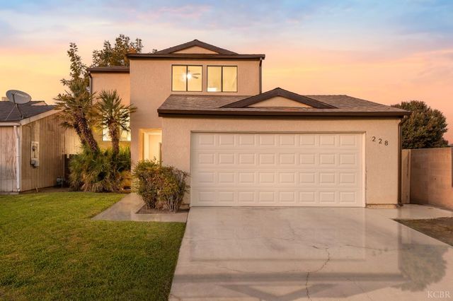 228 E Harold Court, Visalia, CA 93291