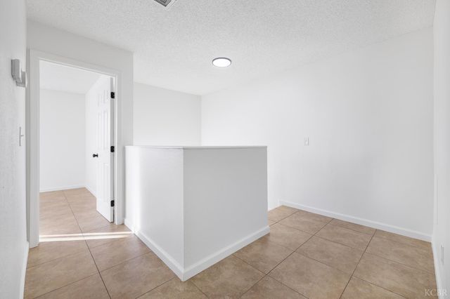 228 E Harold Court, Visalia, CA 93291