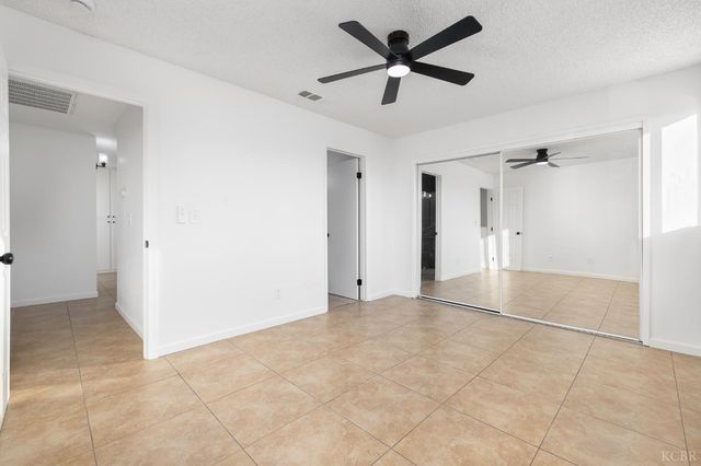 228 E Harold Court, Visalia, CA 93291