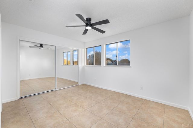 228 E Harold Court, Visalia, CA 93291