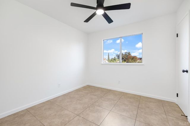 228 E Harold Court, Visalia, CA 93291