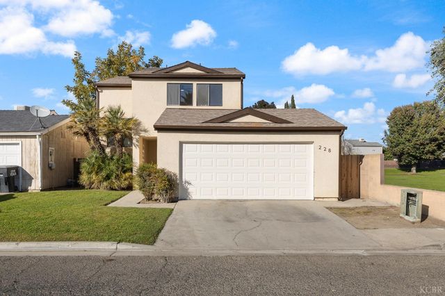228 E Harold Court, Visalia, CA 93291