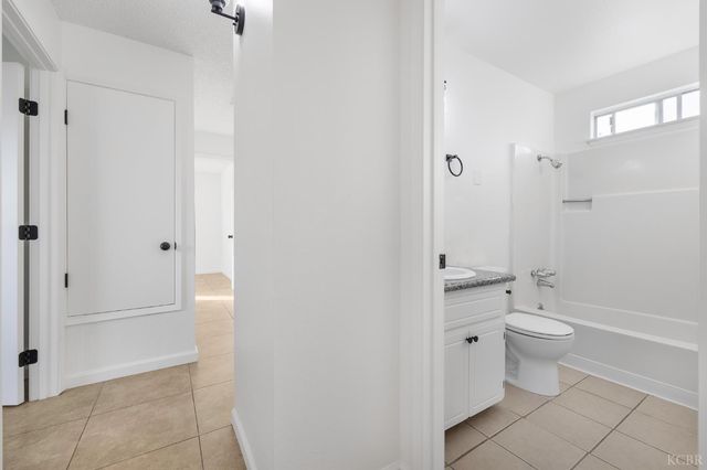 228 E Harold Court, Visalia, CA 93291