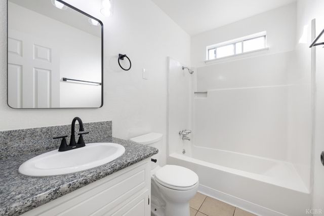 228 E Harold Court, Visalia, CA 93291