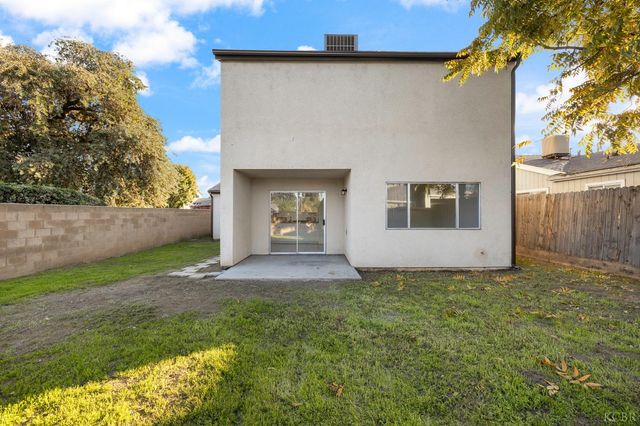 228 E Harold Court, Visalia, CA 93291