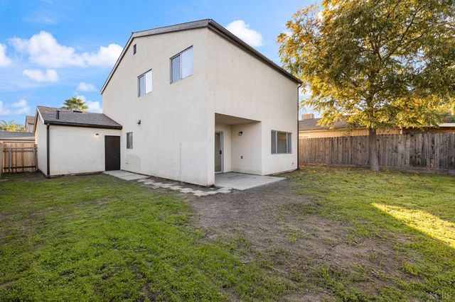 228 E Harold Court, Visalia, CA 93291