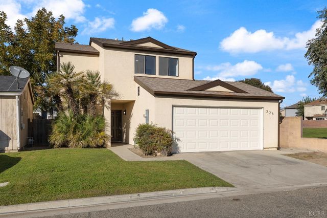 228 E Harold Court, Visalia, CA 93291